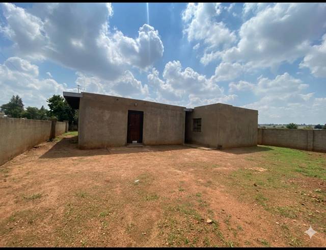 4 BEDROOM HOUSE FOR SALE IN SEBOKENG ZONE 3